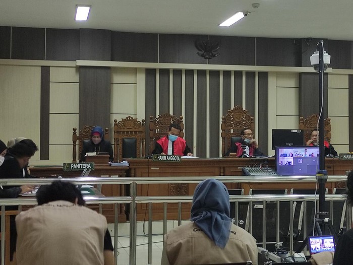Sidang kasus dugaan korupsi dan gratifikasi di Dinas PUPR Pemkab Banjarnegara tahun 2017-2018 yang digelar online di PN Tipikor Semarang, Selasa (10/5/2022).