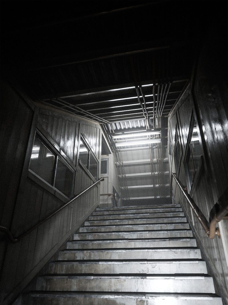 Stasiun Kereta Api Ini Tampak Nyata dan Seram, Padahal...