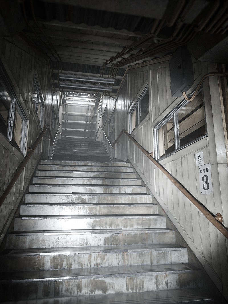 Stasiun Kereta Api Ini Tampak Nyata dan Seram, Padahal...