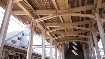 Pemandangan ini, terinspirasi dari stasiun kereta Etchu-Daimon Station di Toyama, Jepang. Foto: (Artstation: Lorenzo Drago).