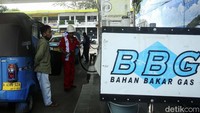 Kementerian Energi dan Sumber Daya Mineral (ESDM) menaikkan harga jual Bahan Bakar Gas (BBG) di Stasiun Pengisian Bahan Bakar Gas (SPBG) menjadi Rp 4.500 per liter setara premium (lsp) termasuk pajak.