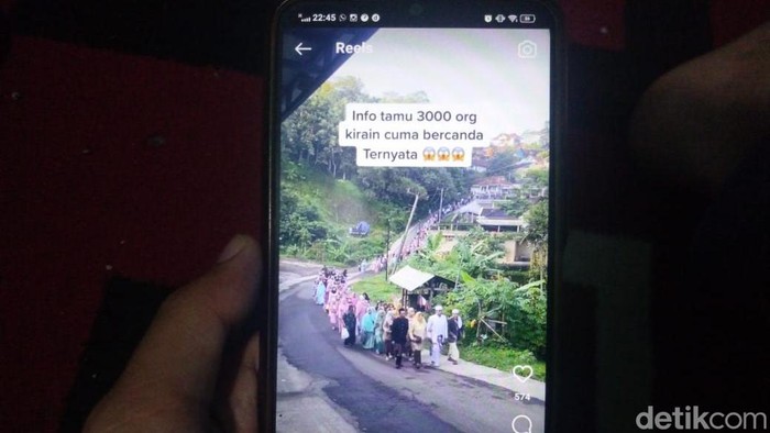 Tangkapan layar video rombongan pengantin yang berjumlah 3.000 orang
