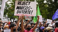 Ferdinand Marcos Jr unggul di berbagai survei dalam Pilpres Filipina. Sebelum mencalonkan diri, Marcos Jr sempat menjadi senator.