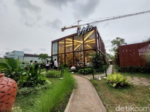 Cuaca Panas Memang Enak Nyantai Makan Es Krim, Sini ke Alam Sutera