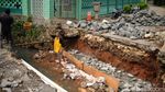 Jalan Amblas Gegara Banjir di Puri Pamulang Tangsel Masih Diperbaiki