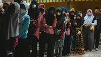 Jangan salah, antrean pengunjung yang hadir sampai mengular lho.