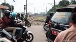 Hiruk-pikuk Lintasan KA Dewi Sartika Depok yang Lagi Dibikin Underpass