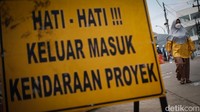Diperuntukkan bagi kendaraan yang mengarah pasar, tempat belanja, Stasiun Depok Bar,u dan permukiman sekitar lanjut ke Jl AR Hakim. Sedangkan arus dari Jalan Dewi Sartika tidak boleh belok ke kanan Jalan Nusantara, melainkan ke arah Sawangan, kemudian belok kanan di jembatan Sting lanjut Jalan Salak Raya.  