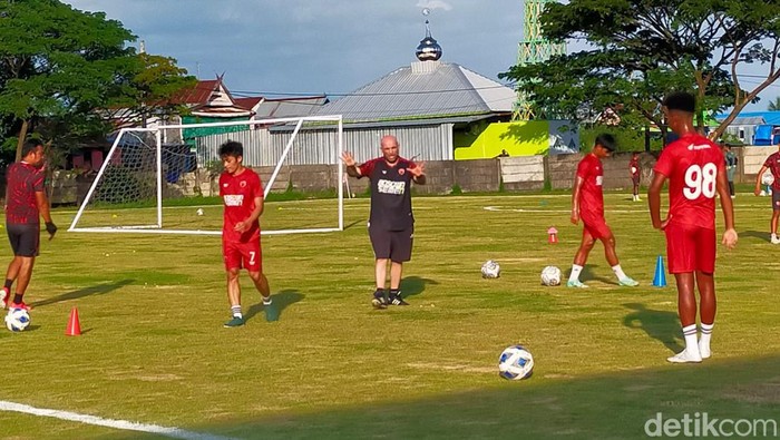 Bernardo Tavares memulai latihan perdana untuk PSM Makassar.