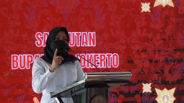 Bupati Mojokerto Ikfina Fahmawati