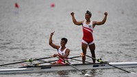 Emas pertama untuk Indonesia disumbangkan oleh cabang olahraga rowing nomor mens lightweight double sculls. Sementara sebagai penutup peraih emas Indonesia ada tim eSport dari PUBG Mobile yang dipersembahkan oleh Made Bagus Prabaswara, Genta Effendi dan Muhammad Albi. ANTARA FOTO/Aditya Pradana Putra.  