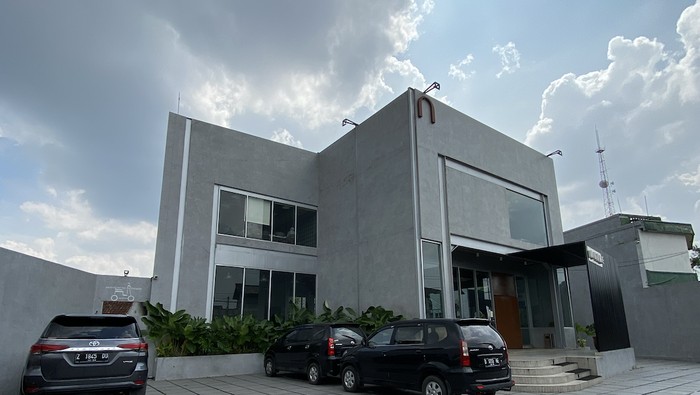 Lagi jalan-jalan di Tasikmalaya jangan lupa mampir ke tempat nongkrong asyik yang ngehits. Seperti Cafe Notre yang lokasinya tak jauh dari Stasiun Tasikmalaya.