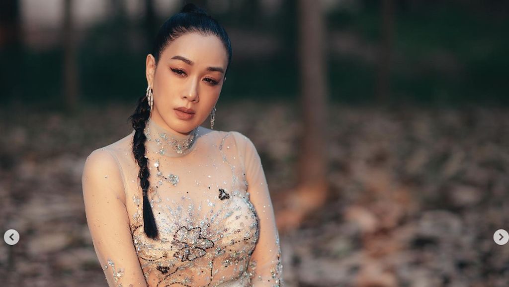Christy Chung Dikritik Habis Netizen Gegara Make-Up Tebal