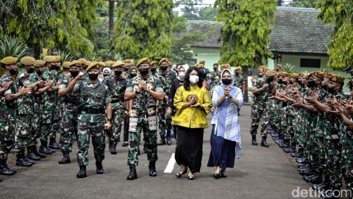 Danpussenarmed Mayjen TNI Totok Imam Santoso di Yon Armed 13 Sukabumi.