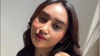 Dhyaz awalnya antusias menunggu hasil akhir implan hidungnya. Foto: dok. Instagram permestadhyaz