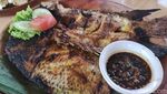 Makan Nasi Liwet dan Gurame Bakar di Resto Konsep Sawah di Bogor