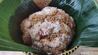 Menu tradisional ala Indonesia menjadi signature dish di restoran ini. Kami memesan gurame bakar dan ayam bakar madu sebagai lauk teman makan nasi liwet khas Sunda. Foto: detikFood/Devi S. Lestari