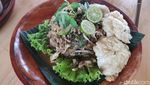Makan Nasi Liwet dan Gurame Bakar di Resto Konsep Sawah di Bogor