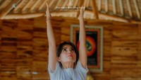 Farahdiba Ferreira coba-coba ikutan kelas acro yoga dan akhirnya ketagihan. (dok. Farahdiba Ferreira) 