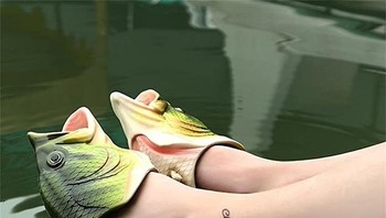 Sandal pantai bentuk ikan, berminat? Foto: Brightside