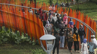 Taman Tebet Eco Park Ramai Banget di Hari Terakhir Libur Sekolah