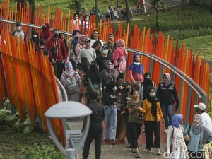 Taman Tebet Eco Park Ramai Banget di Hari Terakhir Libur Sekolah