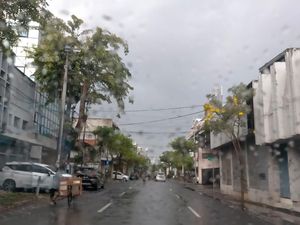 Ada Gelombang Rossby, Cuaca Ekstrem Masih Intai Wilayah Jatim