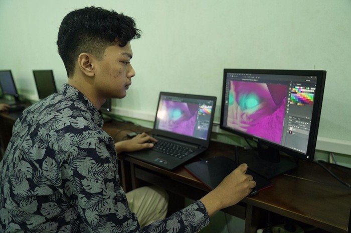 Iksan, alumnus SMKN 4 Madiun, berhasil membawa studio animasinya di pasar internasional