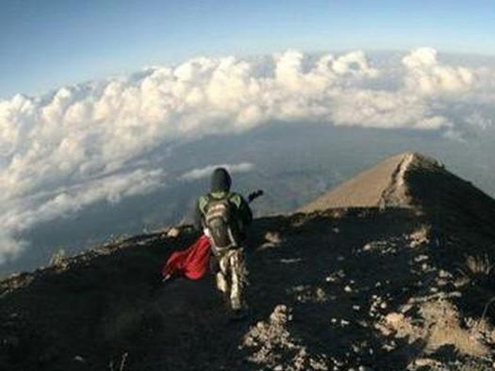 Ilustrasi pendaki Gunung Batur