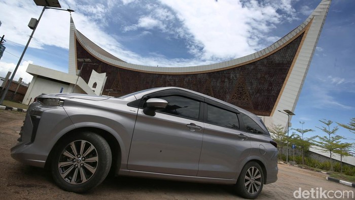 Istimewanya Mudik 2022 dengan All New Avanza Setelah 2 tahun akhirnya masyarakat Indonesia mendapatkan kado lebaran yang istimewa di tahun 2022 ini, dengan terbitnya izin pemerintah untuk melakukan perjalanan mudik. Sebuah keluarga pun tidak menyia-nyiakan kesempatan ini, untuk melepas rindu di kampung halaman, dengan melakukan perjalanan menjemput asa di Sumatera Barat, lewat darat menggunakan All New Avanza.