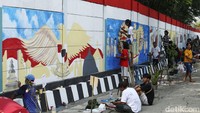 Sebanyak 90 peserta dari pelajar dan seniman mengikuti lomba mural bertemakan Keberagaman Indonesia.
