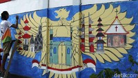 Mural tersebut merupakan gambaran keragaman suku dan agama yang hidup saling menjaga dan menghormati.