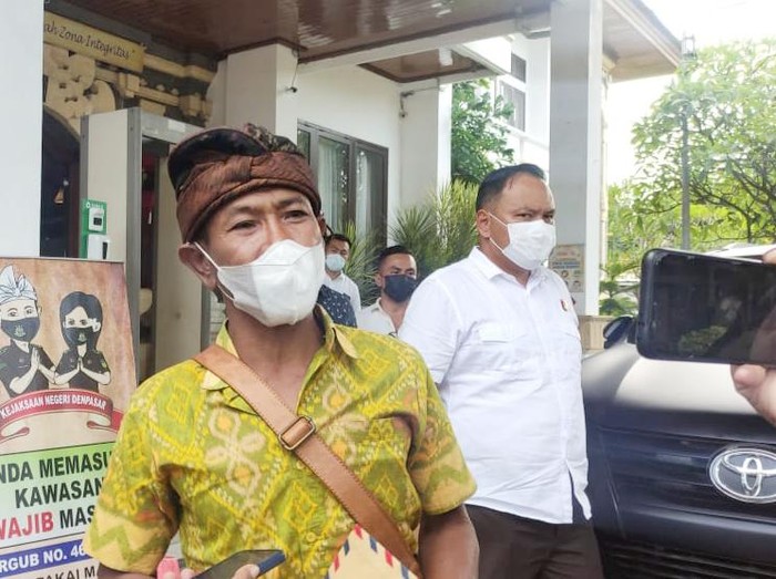 Kelian Adat Banjar Kaja Desa Adat Serangan I Wayan Patut.