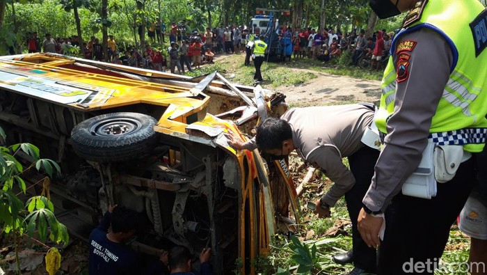 Kereta kelinci terguling di Boyolali, ibu dan anak tewas. Peristiwa itu terjadi Rabu (11/5/2022) pukul 10.30 WIB.