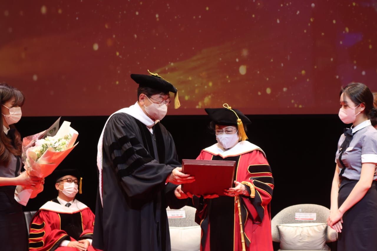 Ketum PDIP, Prof. Dr (H.C) Megawati Soekarnoputri, menerima gelar profesor kehormatan dari Seoul Institute of the Arts (SIA).