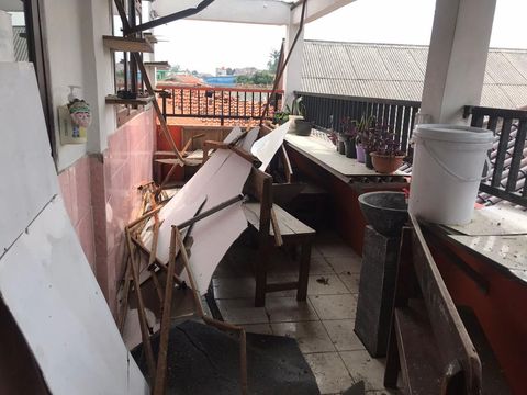 Kondisi SDN Pancoranmas 3 Depok yang belum diperbaiki usai atapnya ambruk, Rabu (11/5/2022).