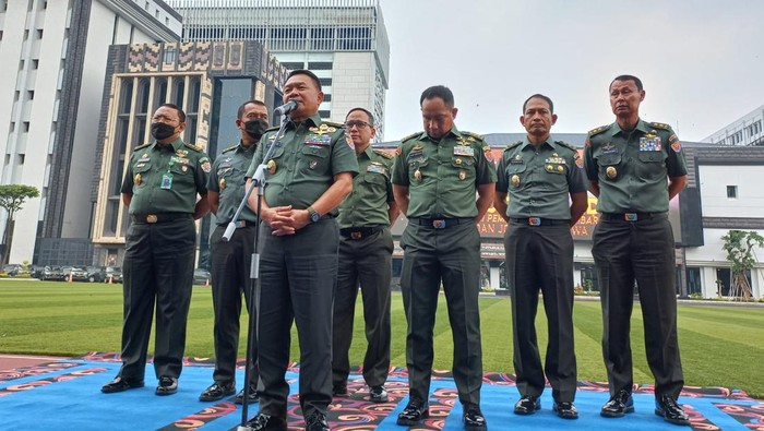 KSAD Jenderal TNI Dudung Abdurachman bersama jajarannya.