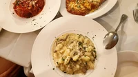Kalau ke sini enaknya makan tengah untuk dinikmati bersama-sama. Tiga menu utama ini berporsi besar dan layak untuk dicoba.