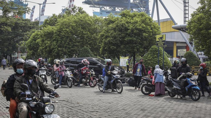 Libur Lebaran Usai, Pemudik Motor Kembali ke Jakarta Arus balik lebaran masih berlangsung di Pelabuhan Penumpang Tanjung Priok. Terlihat sejumlah pemudik motor tiba di Jakarta usai mudik ke kampung halaman.
