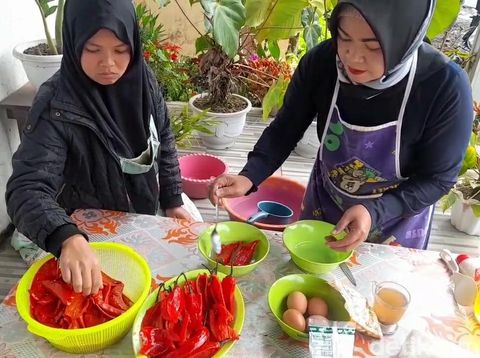 Manisan dan keripik cabai dari Desa Pandansari