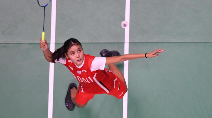 Mantap! Bilqis Kalahkan Pemain Nomor 1 Dunia di Uber Cup 2022 Pebulu tangkis tunggal putri Indonesia Bilqis Prasista mengembalikan kok ke arah lawannya pebulu tangkis tunggal putri Jepang Akane Yamaguchi dalam pertandingan babak penyisihan grup A Piala Thomas Uber 2022 di Impact Arena, Bangkok, Thailand, Rabu (11/5/2022). ANTARA FOTO/M Risyal Hidayat/foc.