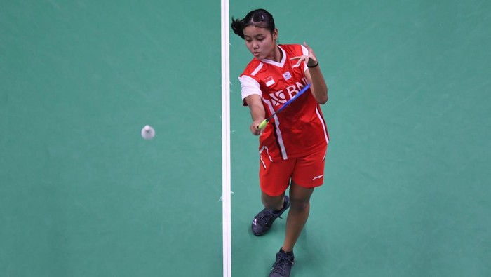 Mantap! Bilqis Kalahkan Pemain Nomor 1 Dunia di Uber Cup 2022 Pebulu tangkis tunggal putri Indonesia Bilqis Prasista mengembalikan kok ke arah lawannya pebulu tangkis tunggal putri Jepang Akane Yamaguchi dalam pertandingan babak penyisihan grup A Piala Thomas Uber 2022 di Impact Arena, Bangkok, Thailand, Rabu (11/5/2022). ANTARA FOTO/M Risyal Hidayat/foc.