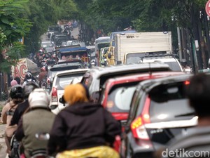 Saat Jalan Raya Sawangan Depok Jadi Sorotan Anies Baswedan