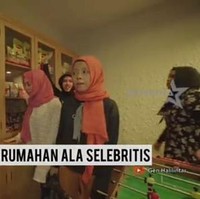 Memiliki anggota keluarga yang jumlahnya cukup besar, Gen Halilintar juga memilih untuk membuat minimarket pribadi di rumahnya untuk menyimpan stok barang-barang kebutuhan sehari-hari. Minimarket pribadi di rumah mewah Gen Halilintar itu tampak lengkap dan tertata rapih. Foto: YouTube