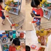 Nindy Ayunda juga tak mau ketinggalan, dalam rumah mewahnya wanita yang berprofesi sebagai penyanyi itu juga memiliki minimarket pribadi. Uniknya, minimarket tersebut tampak dilengkapi dengan meja kecil untuk kasir. Nindy sendiri sengaja membuat minimarket tersebut karena putri bungsunya, Kanara, senang pergi ke minimarket. Foto: Instagram