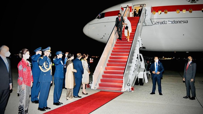 Presiden Joko Widodo (Jokowi) dan Iriana Joko Widodo beserta rombongan tiba di Pangkalan Militer Andrews, Washington DC, Amerika Serikat.