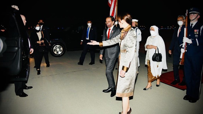 Presiden Joko Widodo (Jokowi) dan Iriana Joko Widodo beserta rombongan tiba di Pangkalan Militer Andrews, Washington DC, Amerika Serikat.