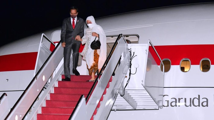 Presiden Joko Widodo (Jokowi) dan Iriana Joko Widodo beserta rombongan tiba di Pangkalan Militer Andrews, Washington DC, Amerika Serikat.
