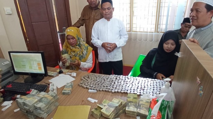 Nurkhalis membayar haji dengan uang receh