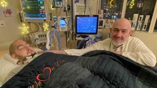 Pangeran Arab Al Waleed bin Khaled bin Talal terbaring koma lebih dari 17 tahun usai mengalami kecelakaan pada tahun 2005.